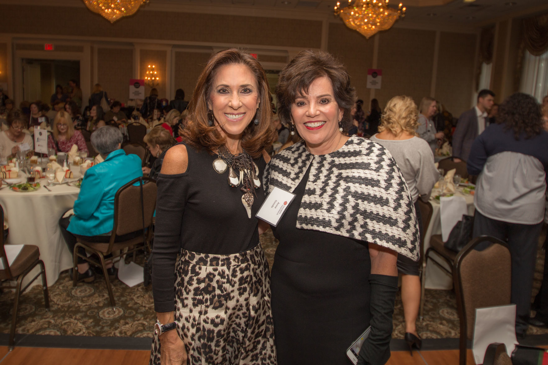 102018handbagstoendhunger33.jpg